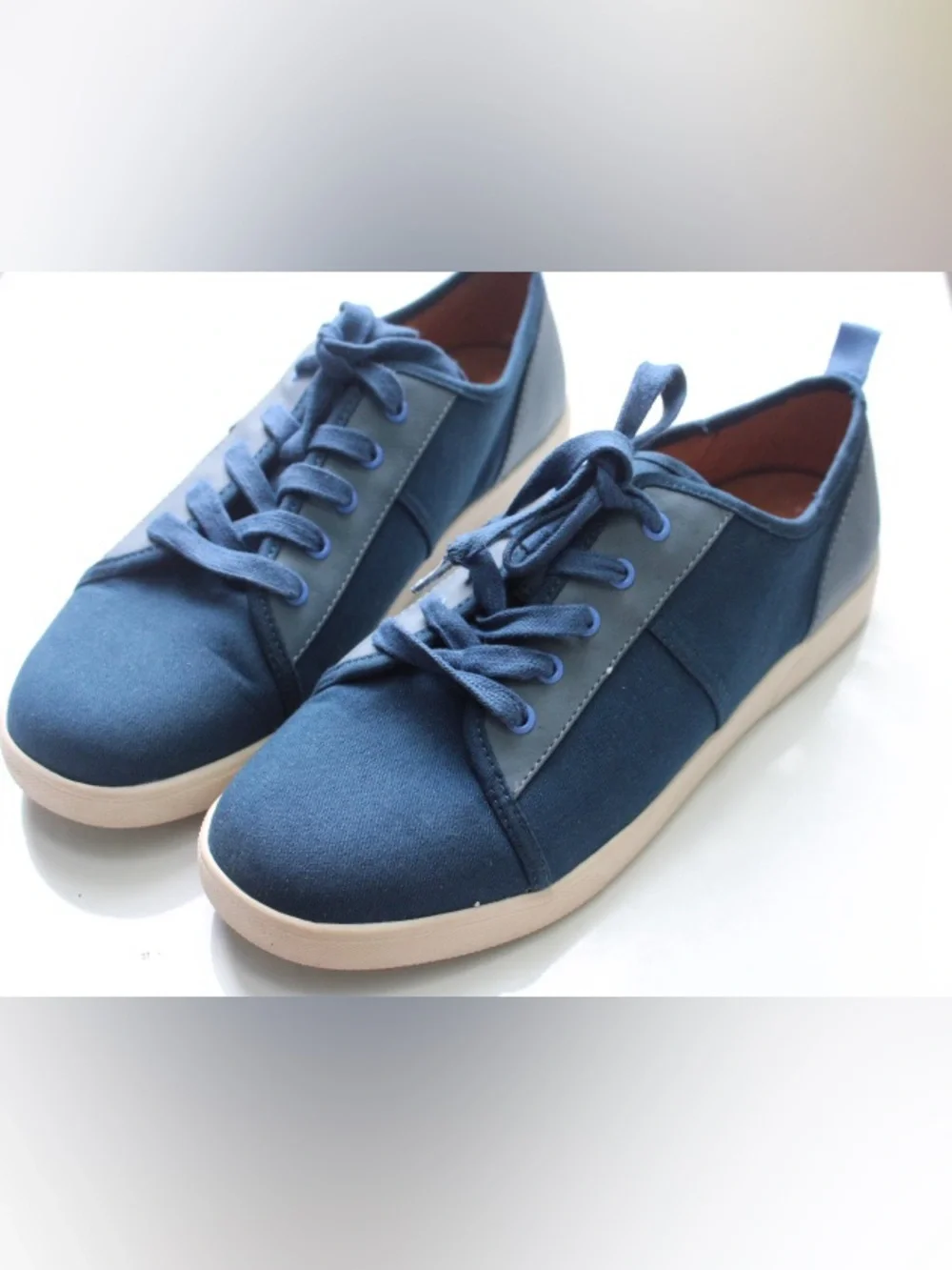 Vionic pisces sneakers